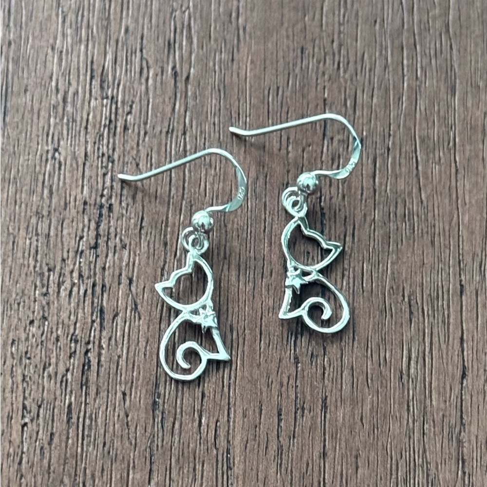 NWT 925 Sterling Silver Dainty Cat Dangle Earrings! NEW! - Picture 2 of 4